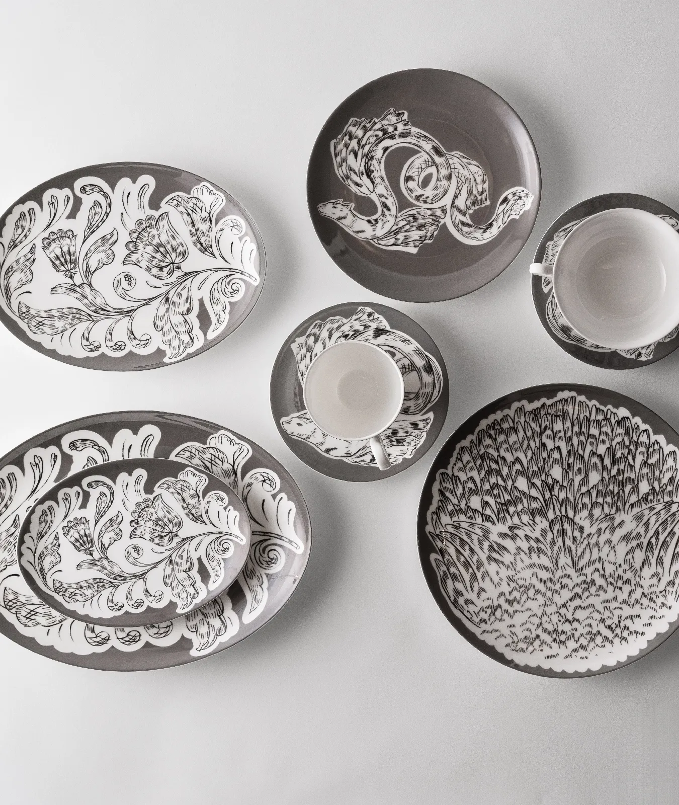 Тарелка закусочная, коллекция «Перья на черном»