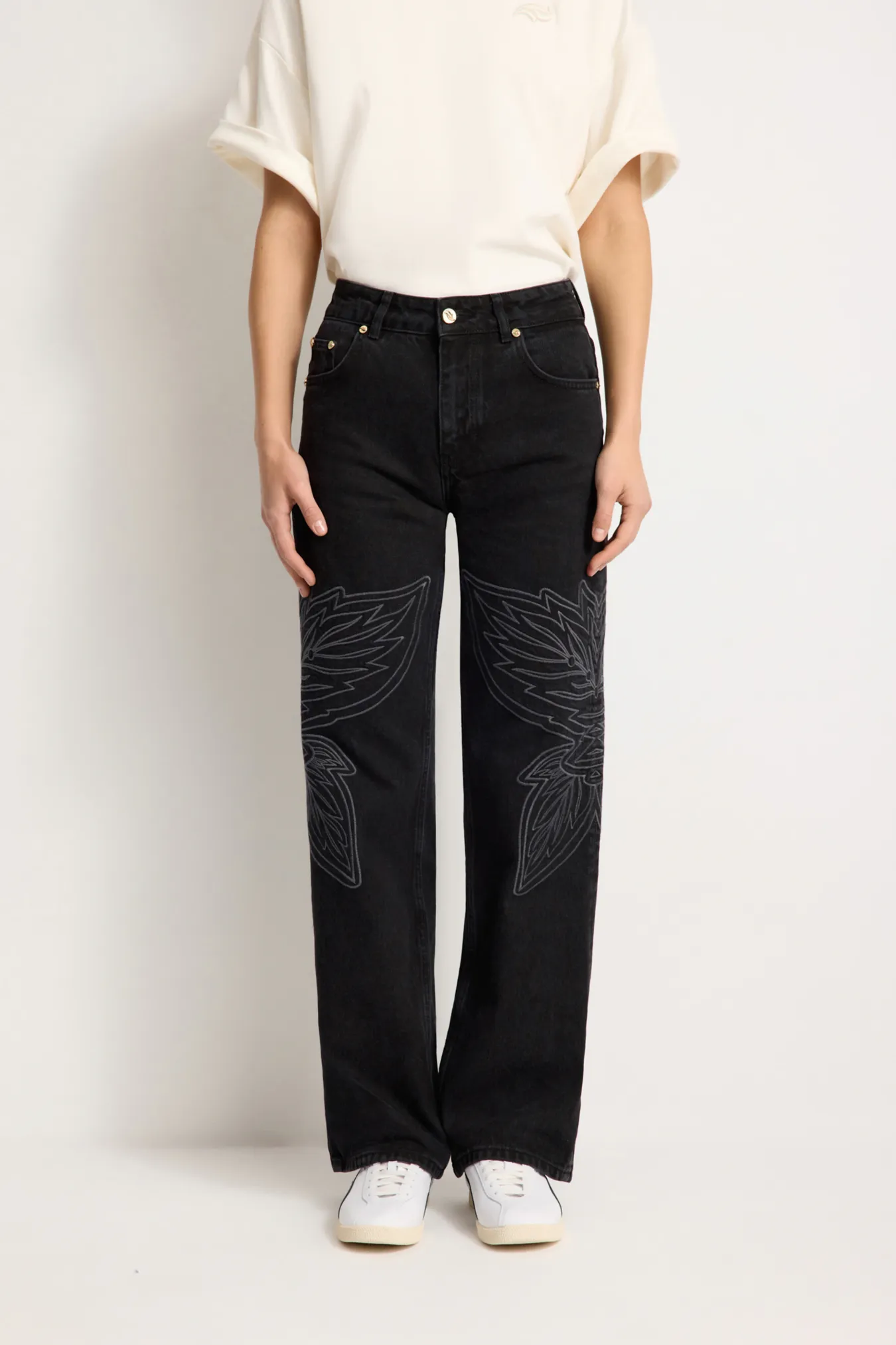 Джинсы с орнаментальным паттерном