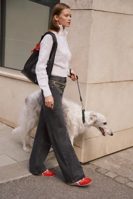 Джинсы с вышивкой