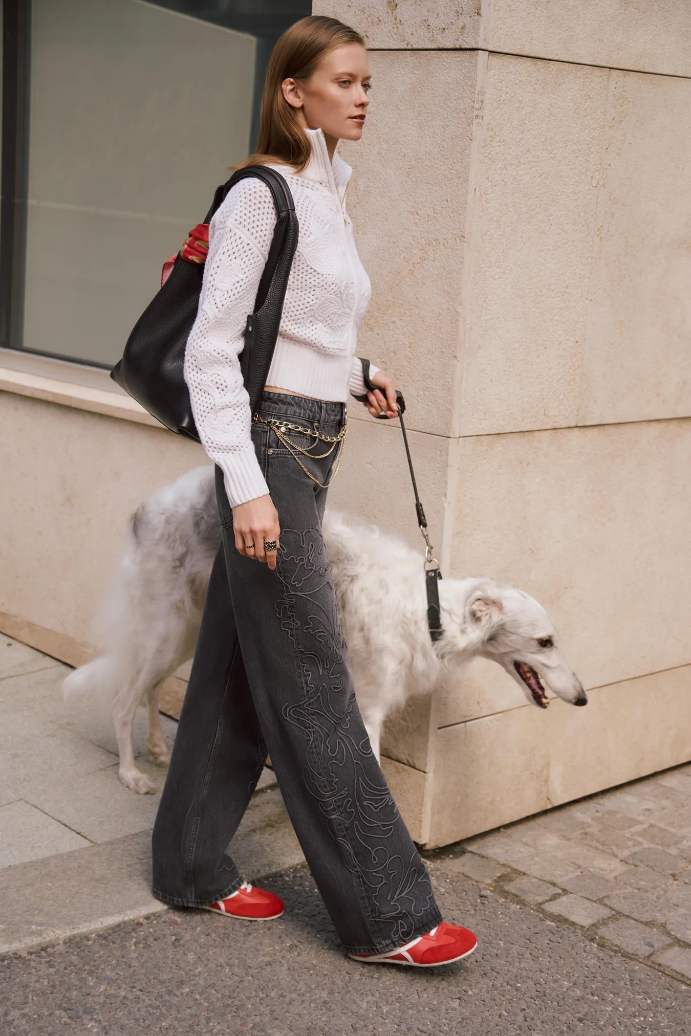 Джинсы с вышивкой