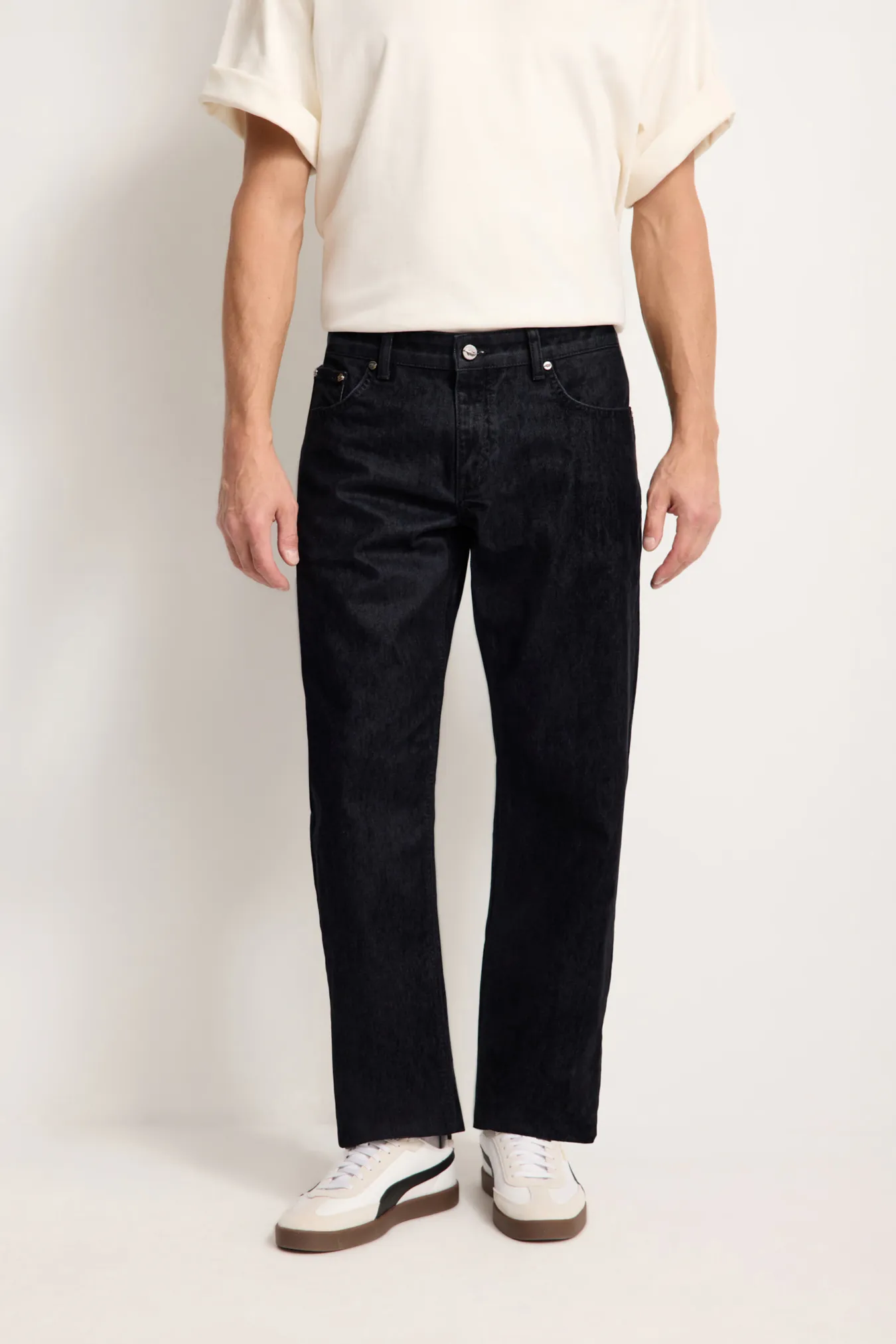 Джинсы с вышивкой