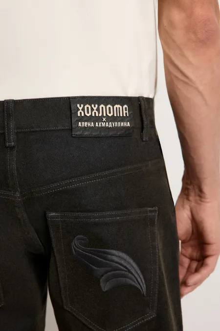 Джинсы с вышивкой