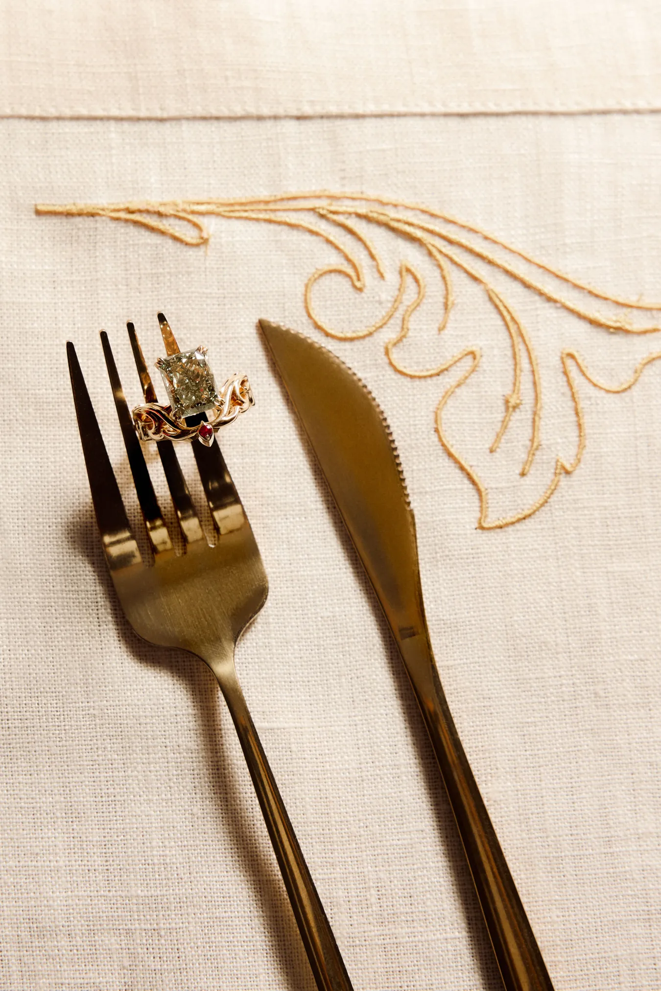 Кольцо из золота 585 пробы с лабораторным бриллиантом