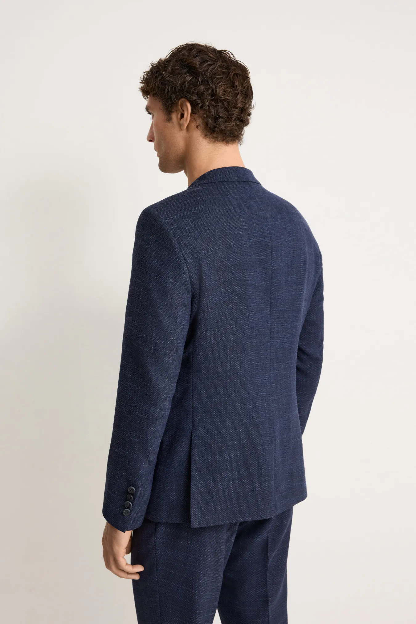 Классический однобортный пиджак прямого силуэта