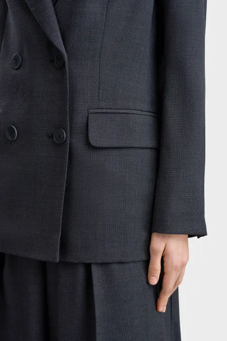 Двубортный пиджак из премиальной шерсти