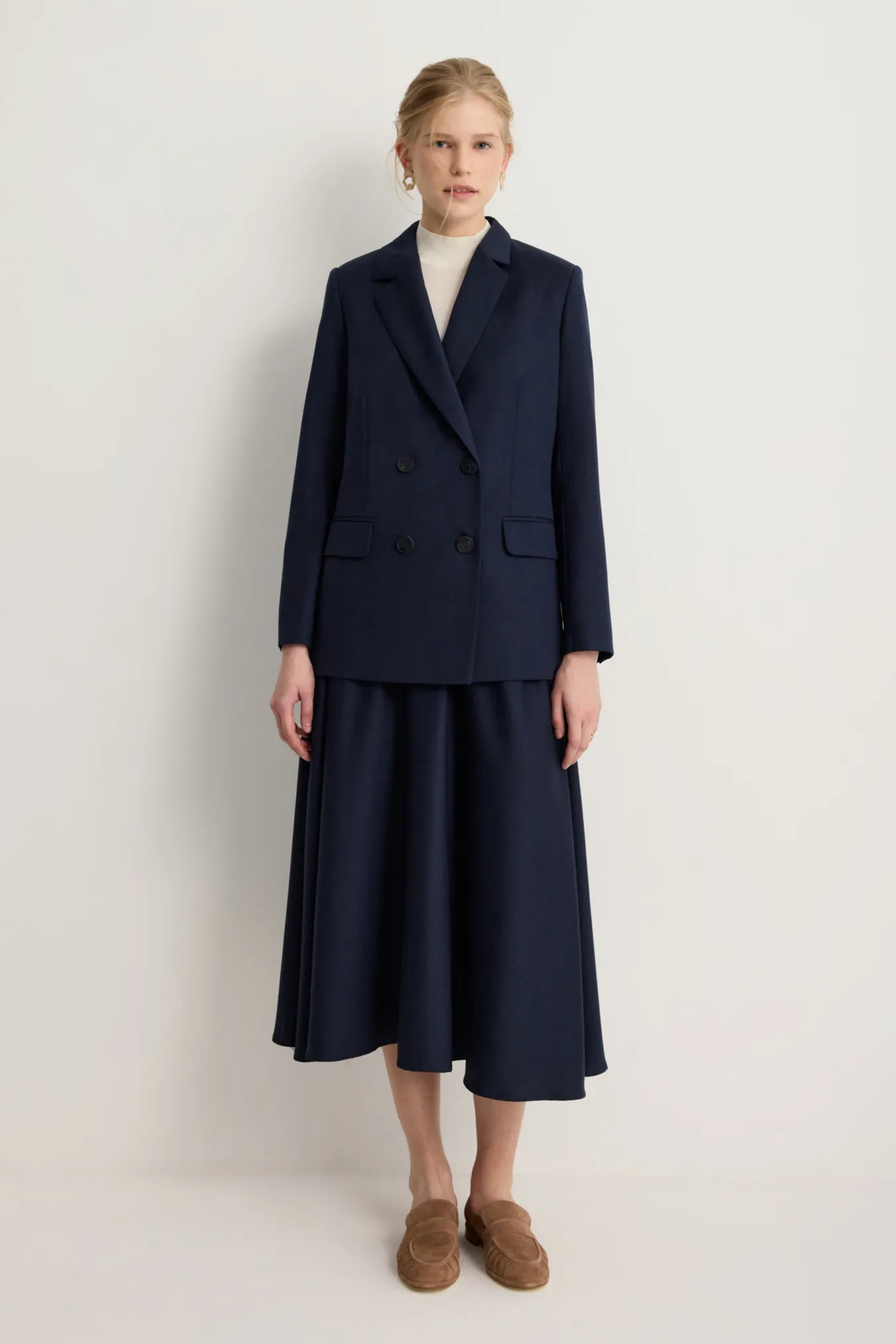 Двубортный пиджак из премиальной шерсти