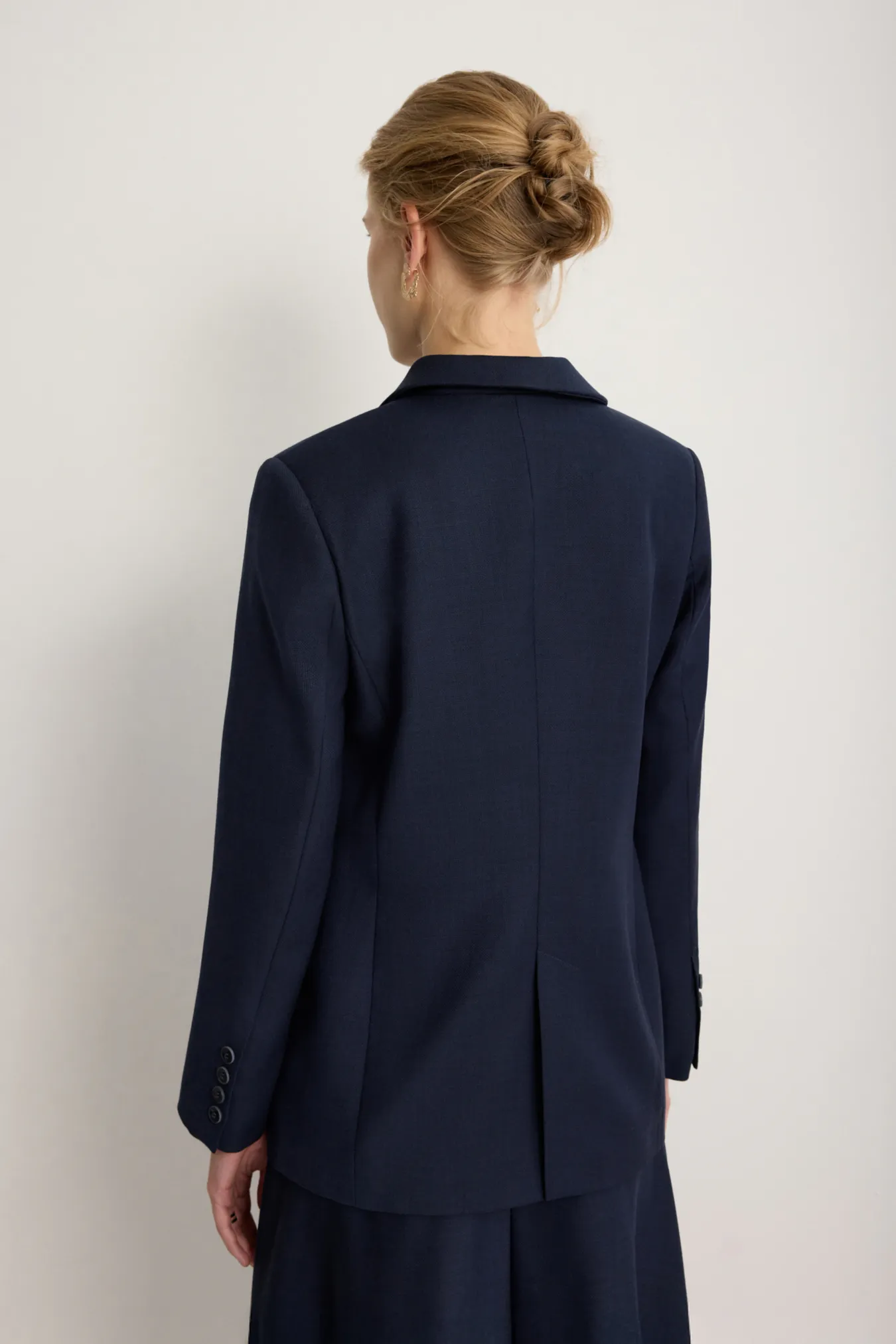 Двубортный пиджак из премиальной шерсти