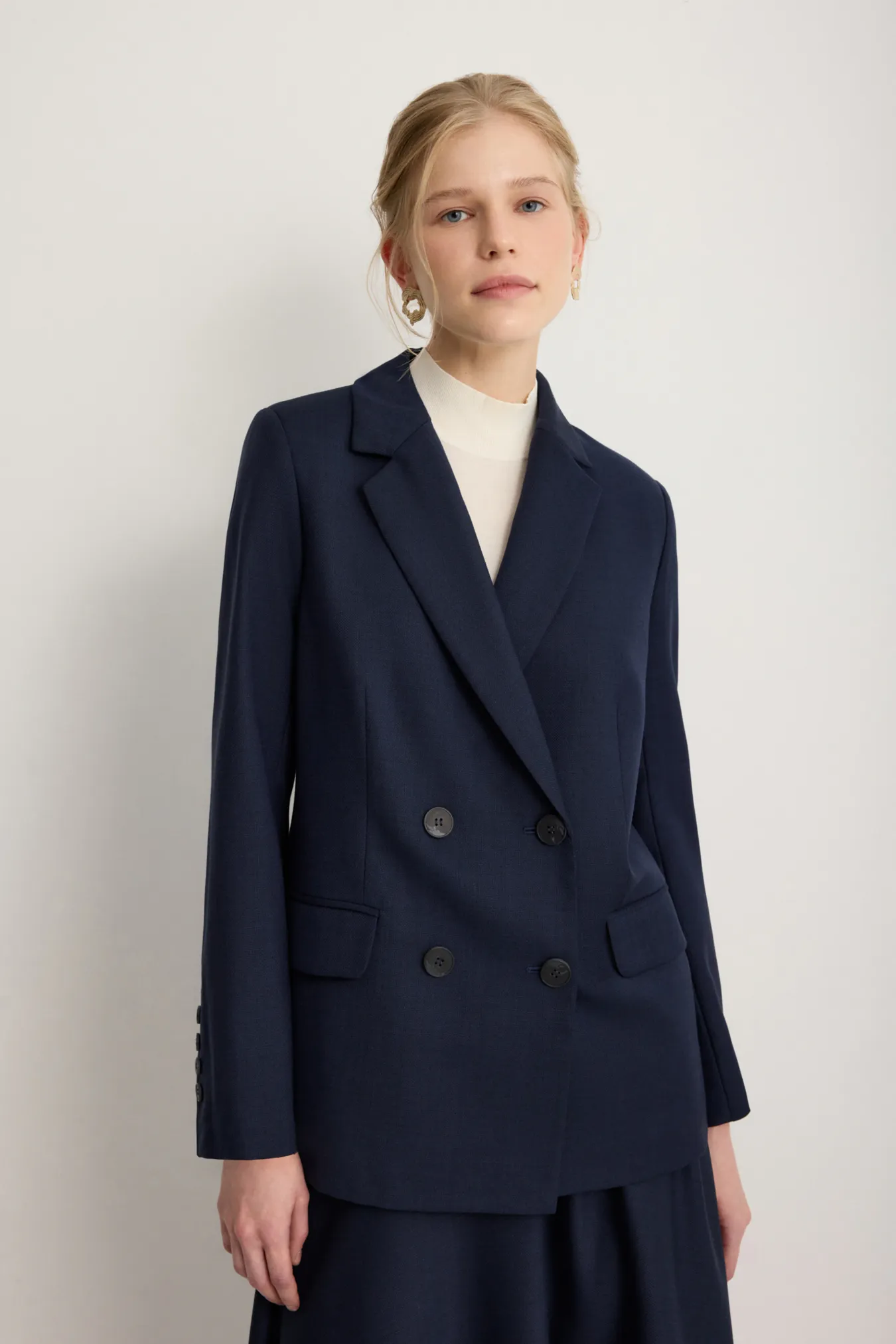 Двубортный пиджак из премиальной шерсти