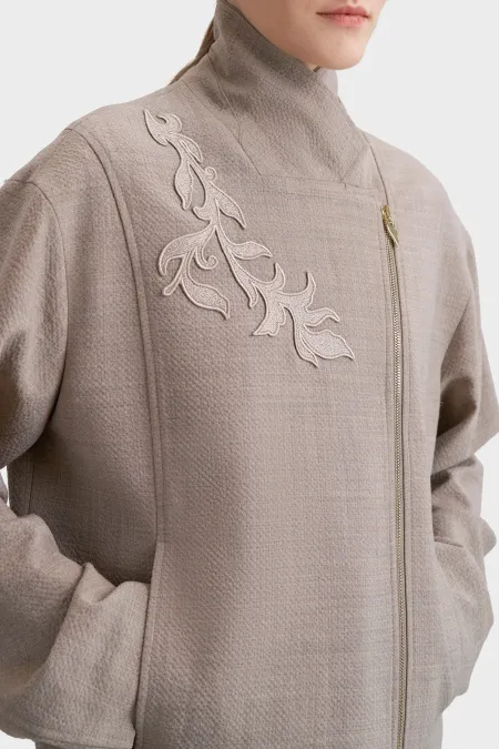 Однобортный жакет с вышивкой