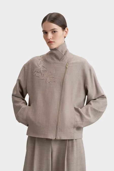 Однобортный жакет с вышивкой