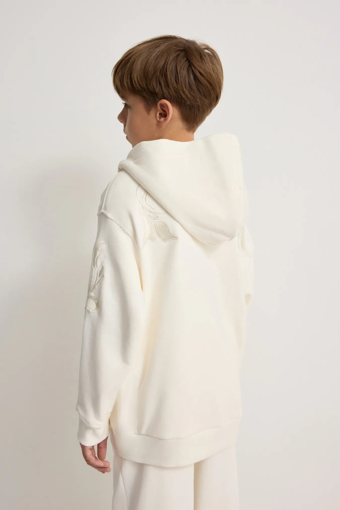 Детское худи на молнии с вышивкой