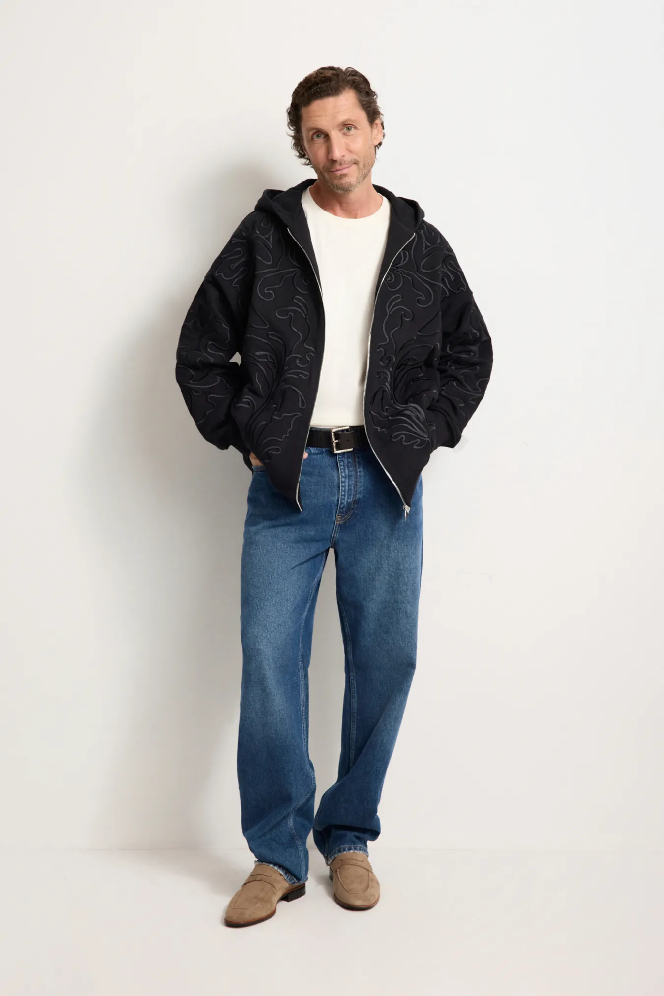 Худи на молнии с вышивкой