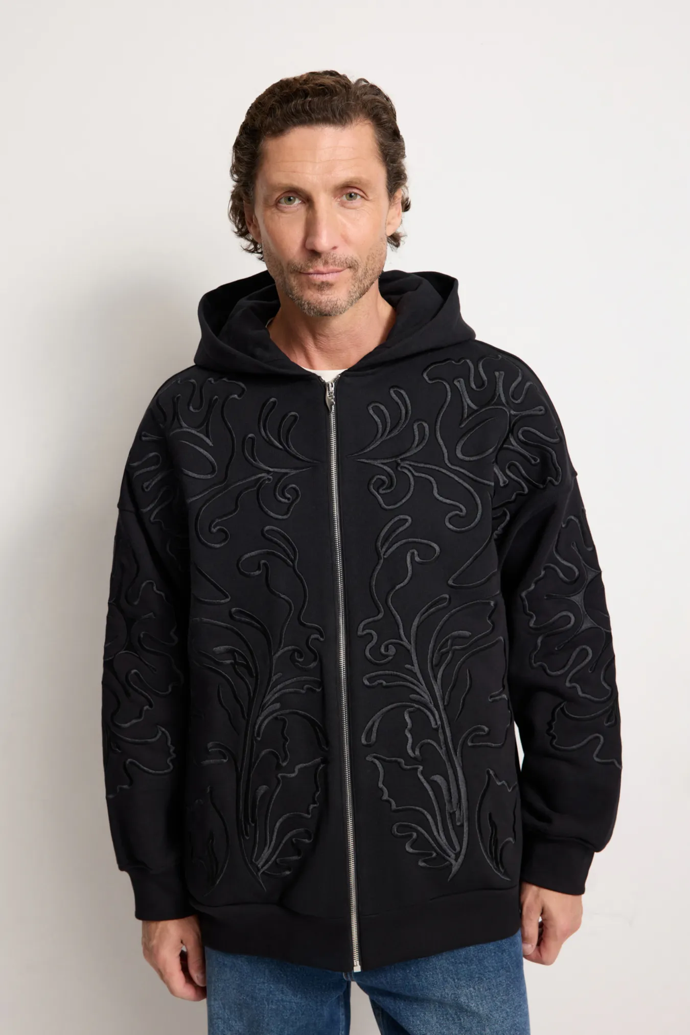 Худи на молнии с вышивкой