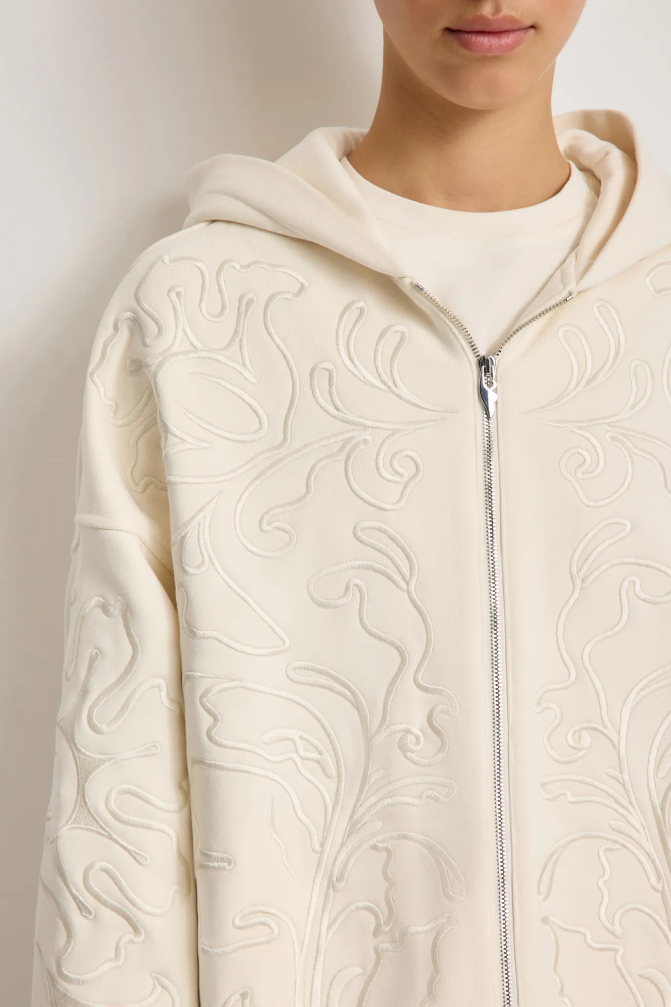 Мужское на молнии с вышивкой