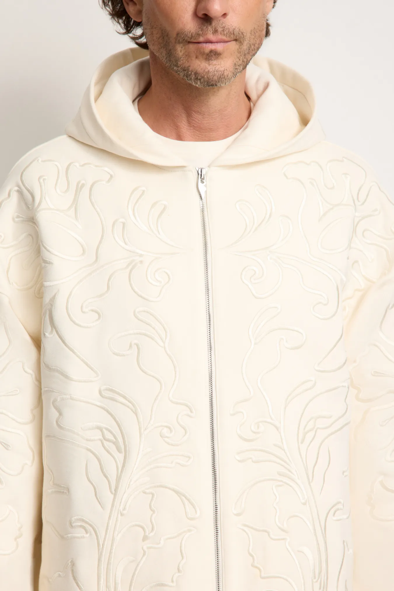 Мужское на молнии с вышивкой