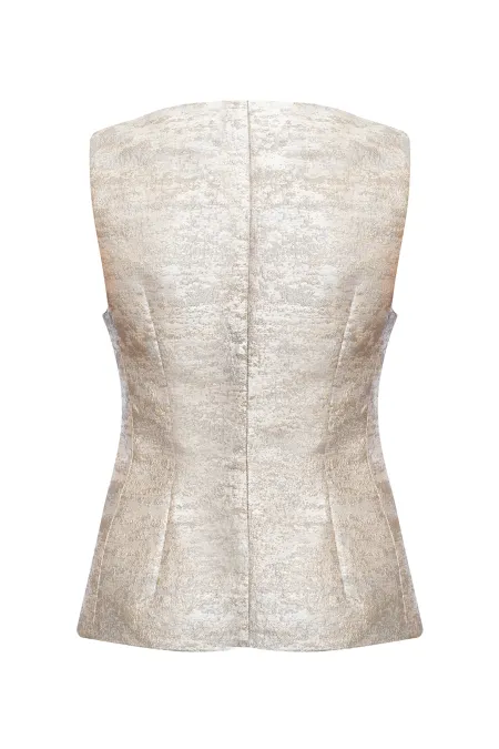 Легкий приталенный жилет