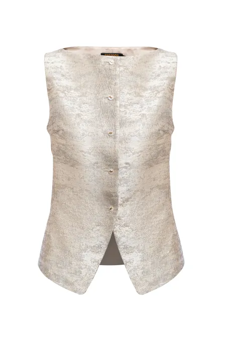 Легкий приталенный жилет