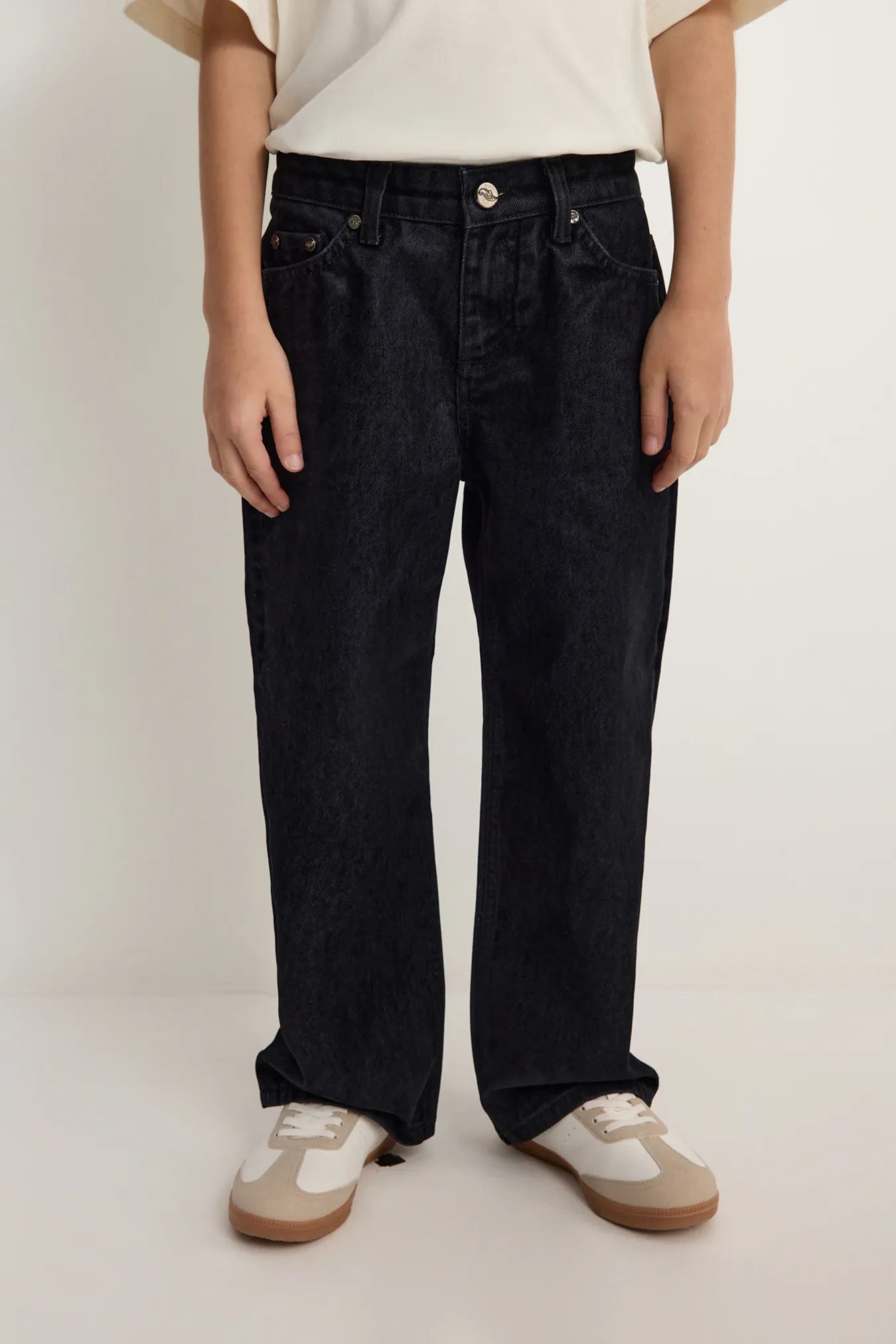 Детские джинсы с вышивкой