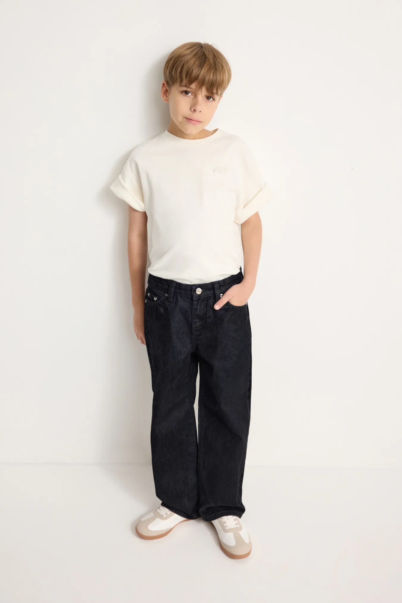 Детские джинсы с вышивкой