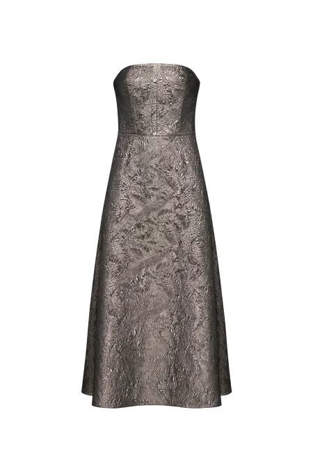 Платье с открытыми плечами