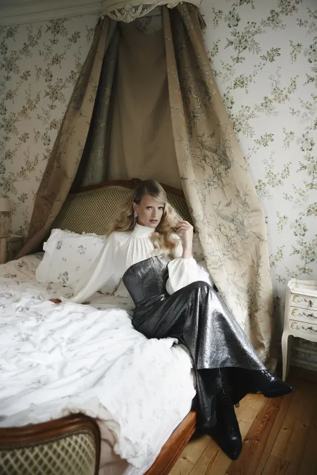 Платье с открытыми плечами