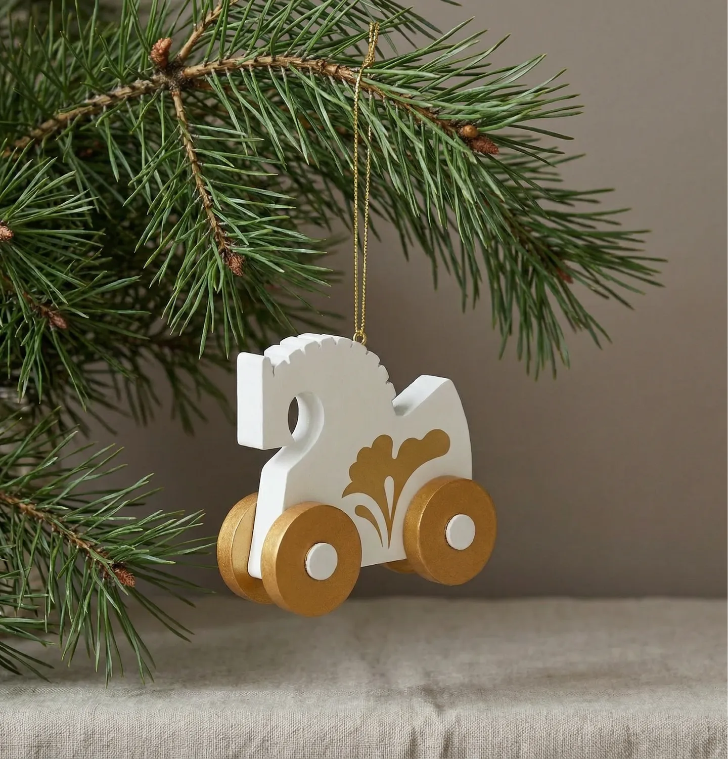 ЕЛОЧНАЯ ИГРУШКА "ЛОШАДКА" 
