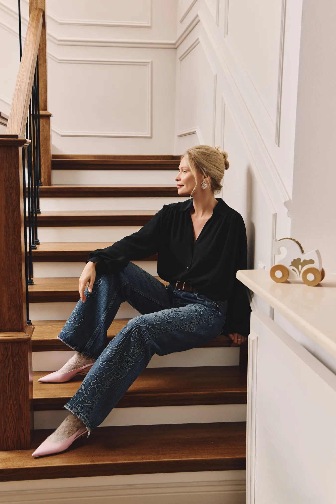 Джинсы с вышивкой