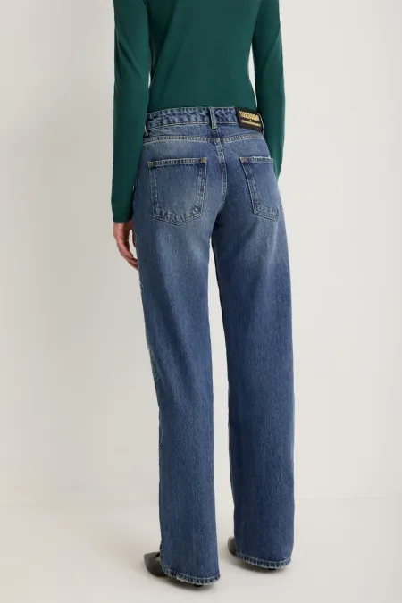 Джинсы с вышивкой