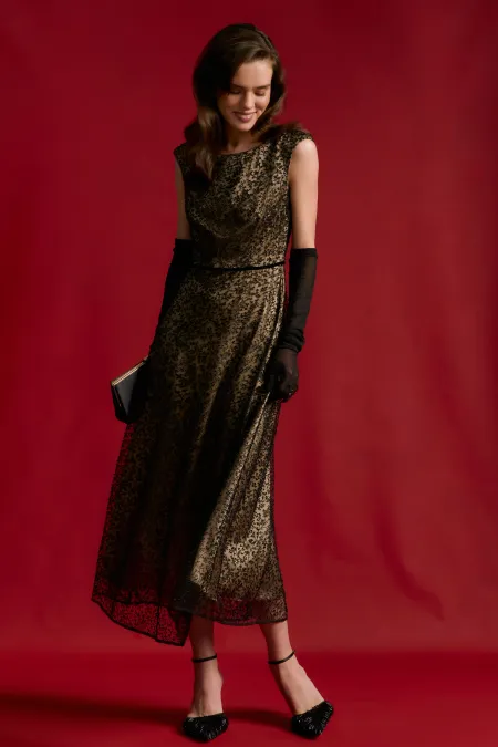 Платье миди с вышивкой