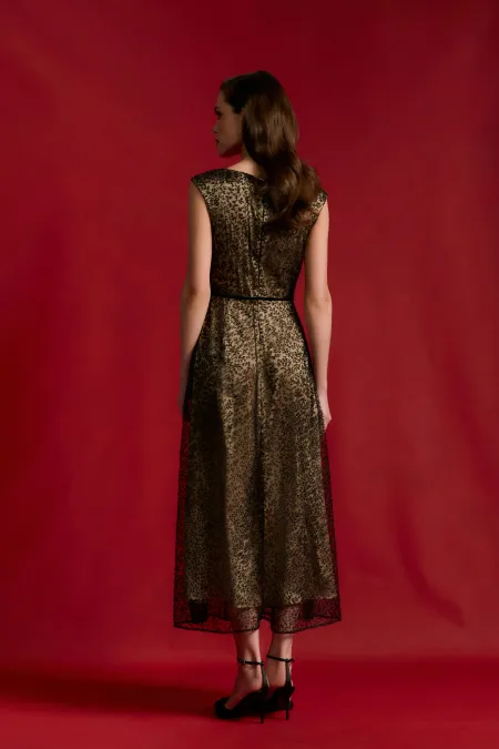 Платье миди с вышивкой