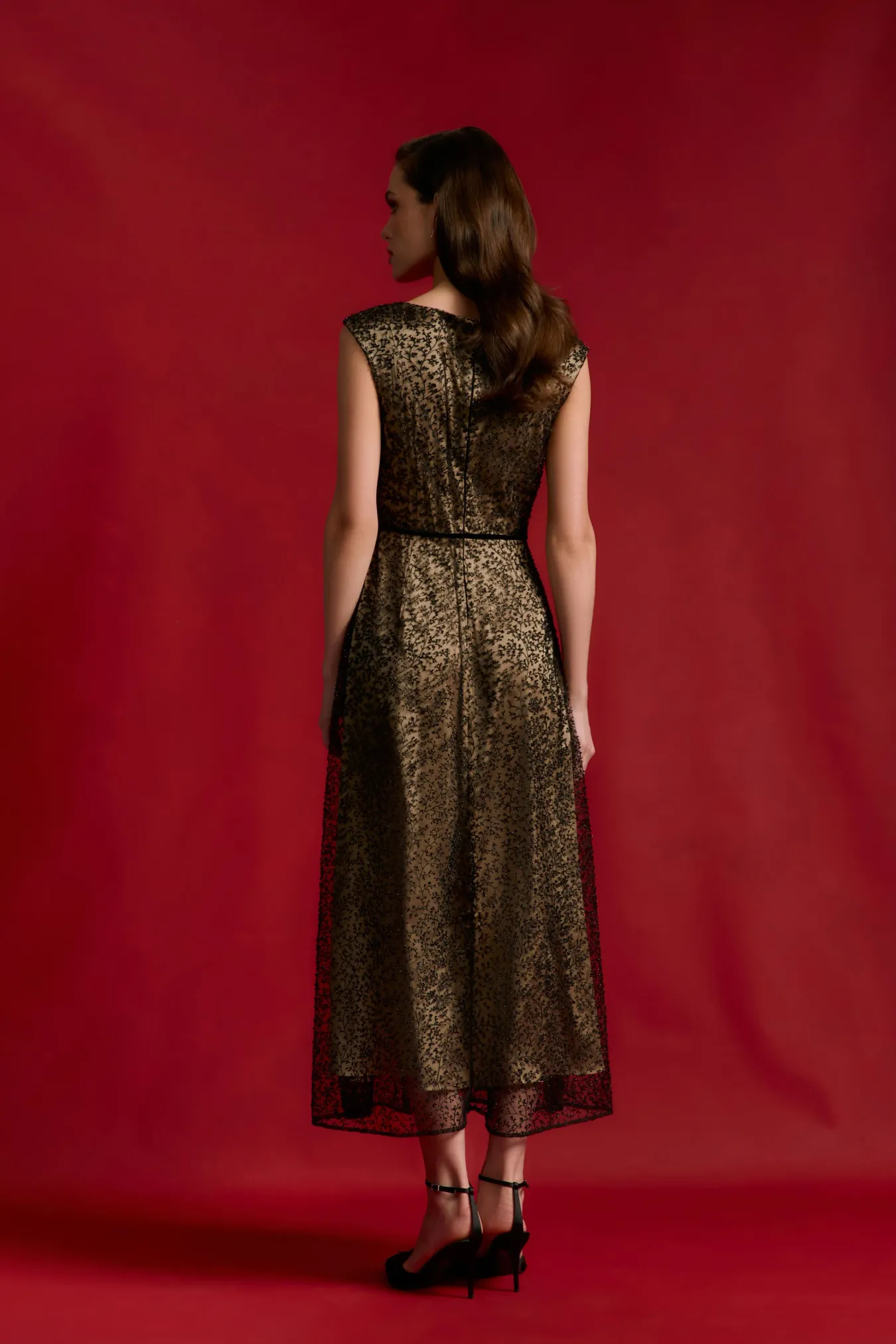 Платье миди с вышивкой