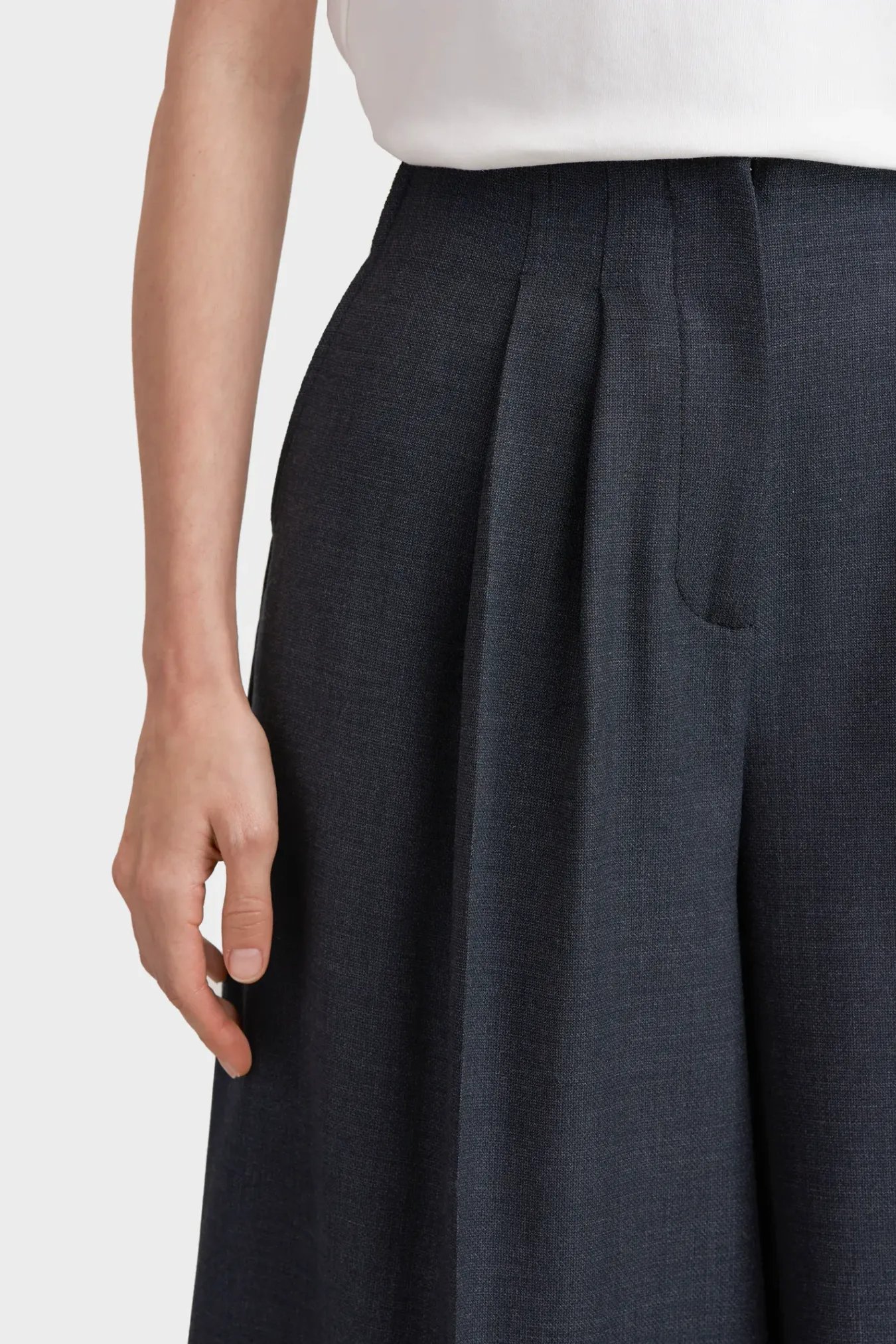 Расклешенные брюки из премиальной шерсти