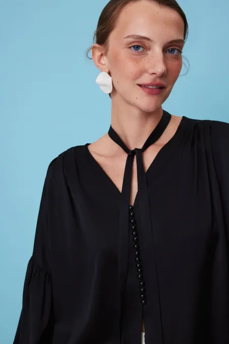 Блуза свободного кроя с объемными рукавами