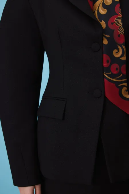 Приталенный жакет