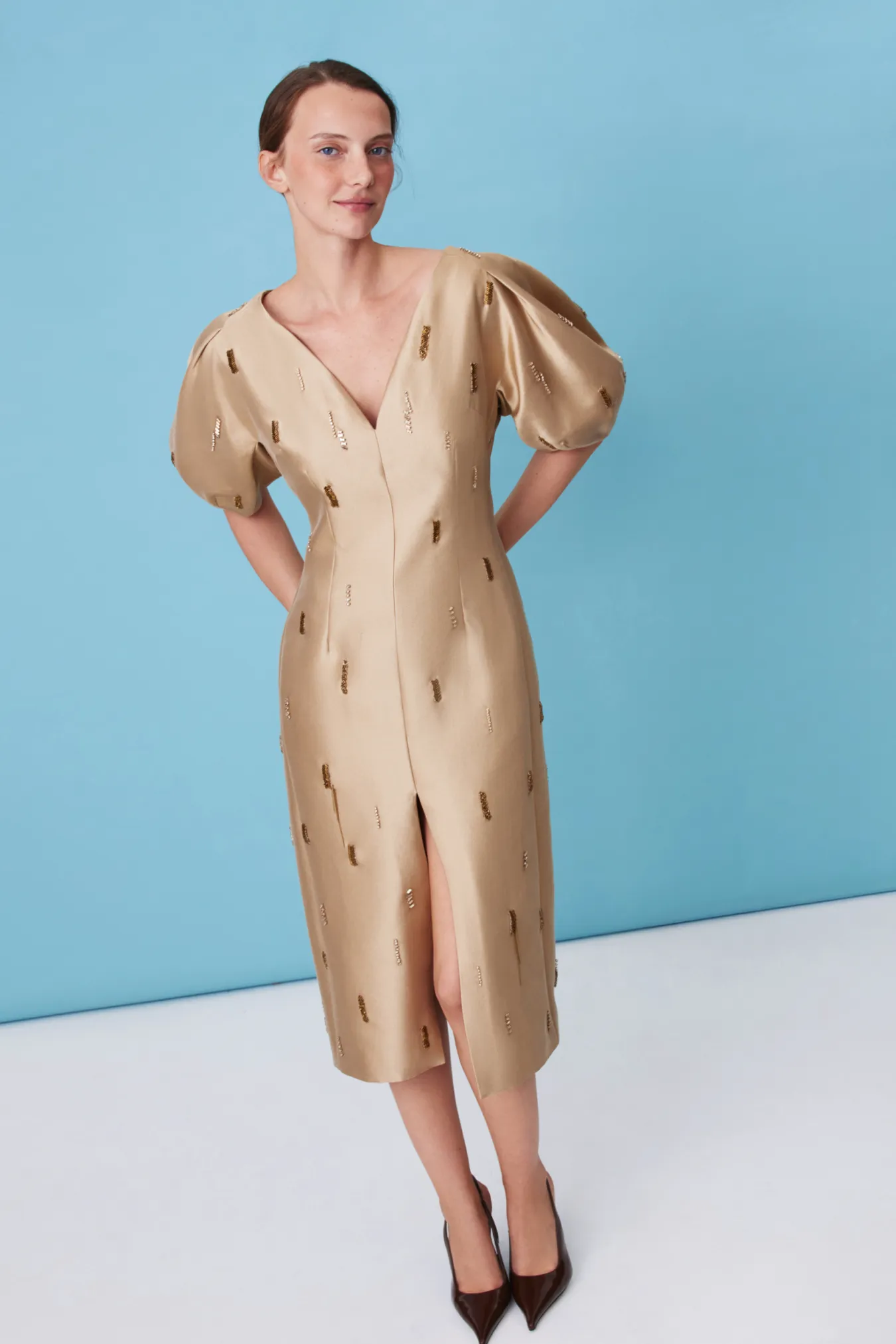 Платье с вышивкой