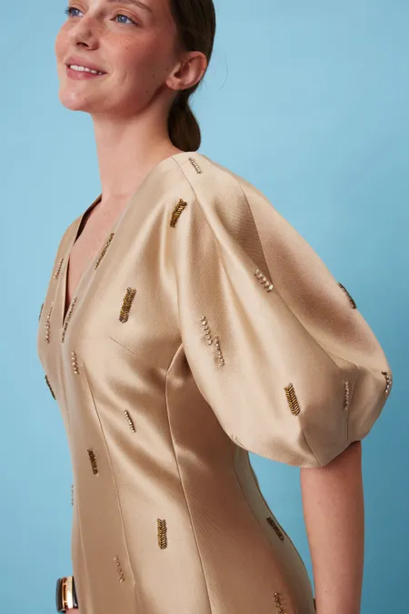 Платье с вышивкой