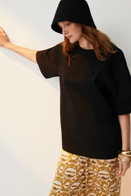 Футболка с вышивкой