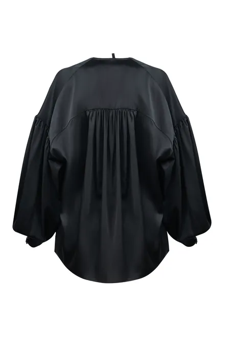 Блуза свободного кроя с объемными рукавами