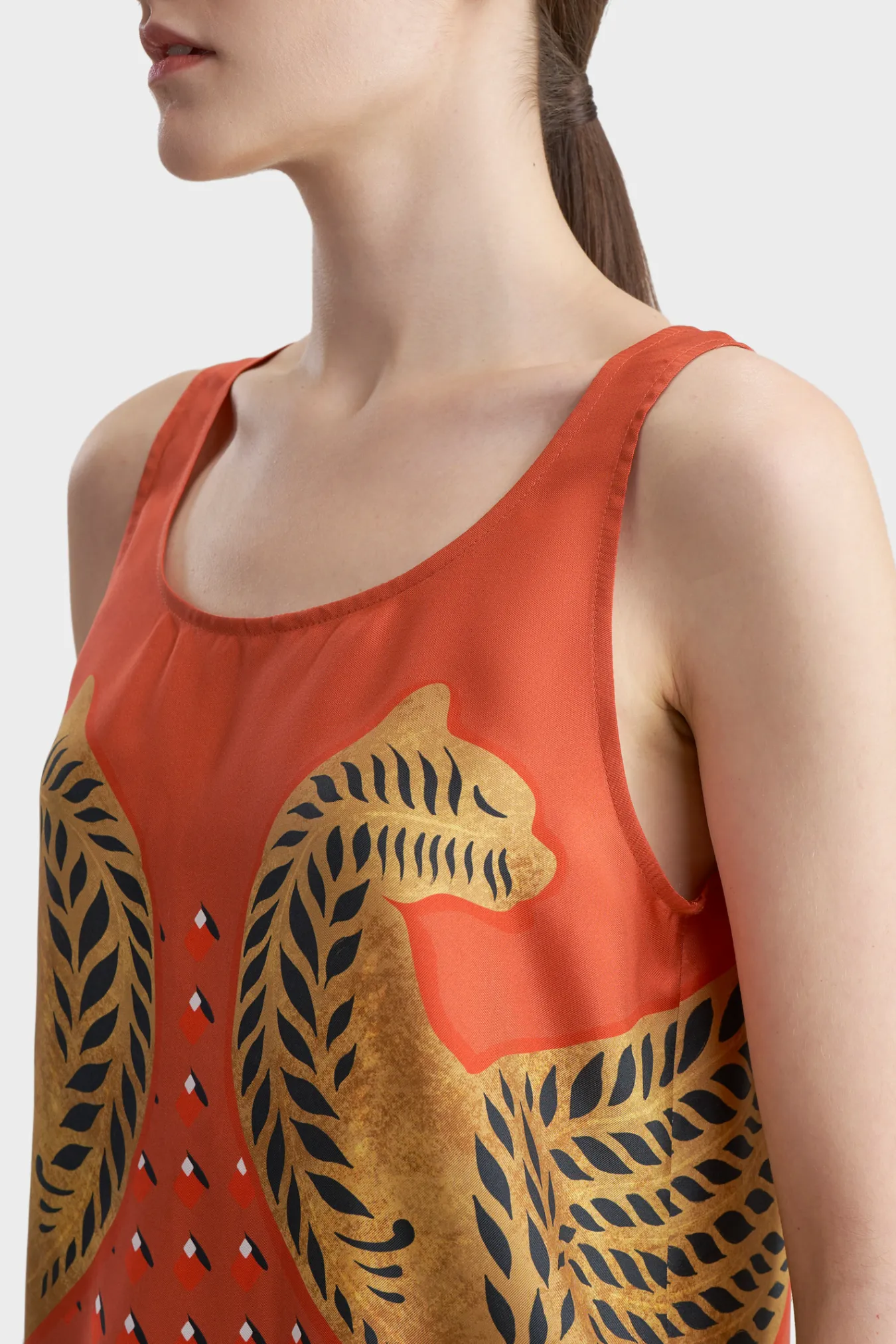 Топ из премиального шелка с рисунком