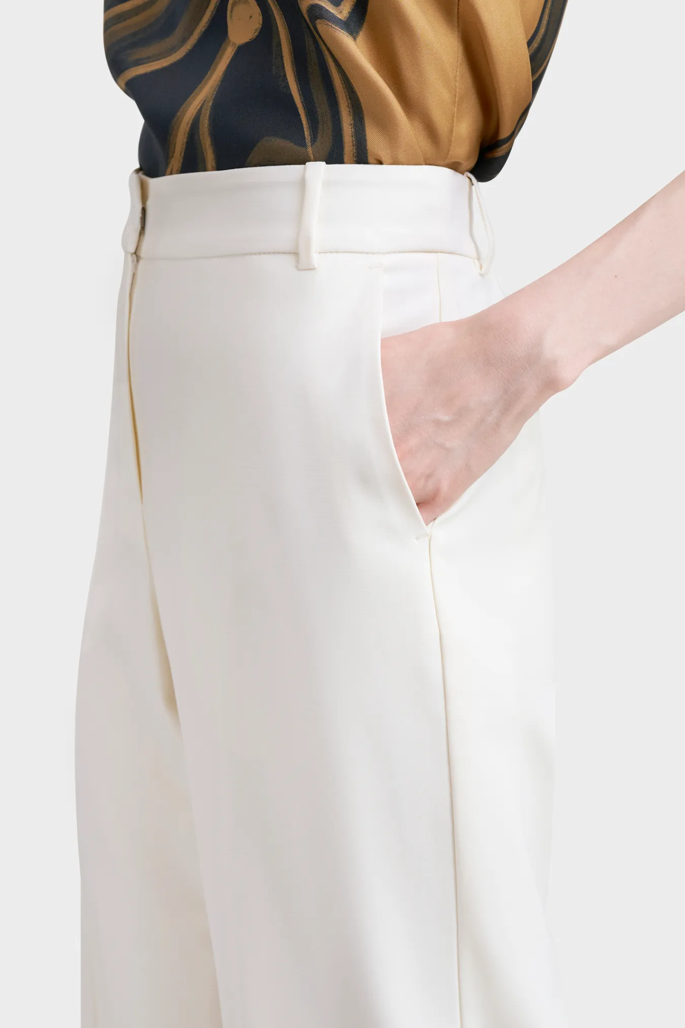 Классические брюки из премиальной шерсти