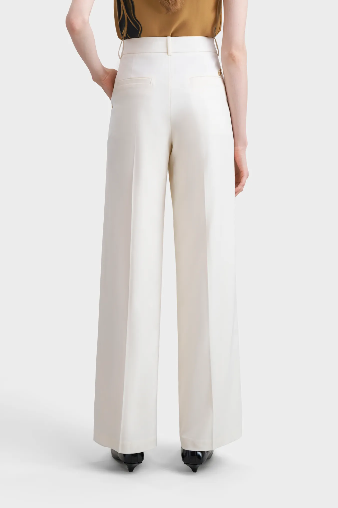 Классические брюки из премиальной шерсти