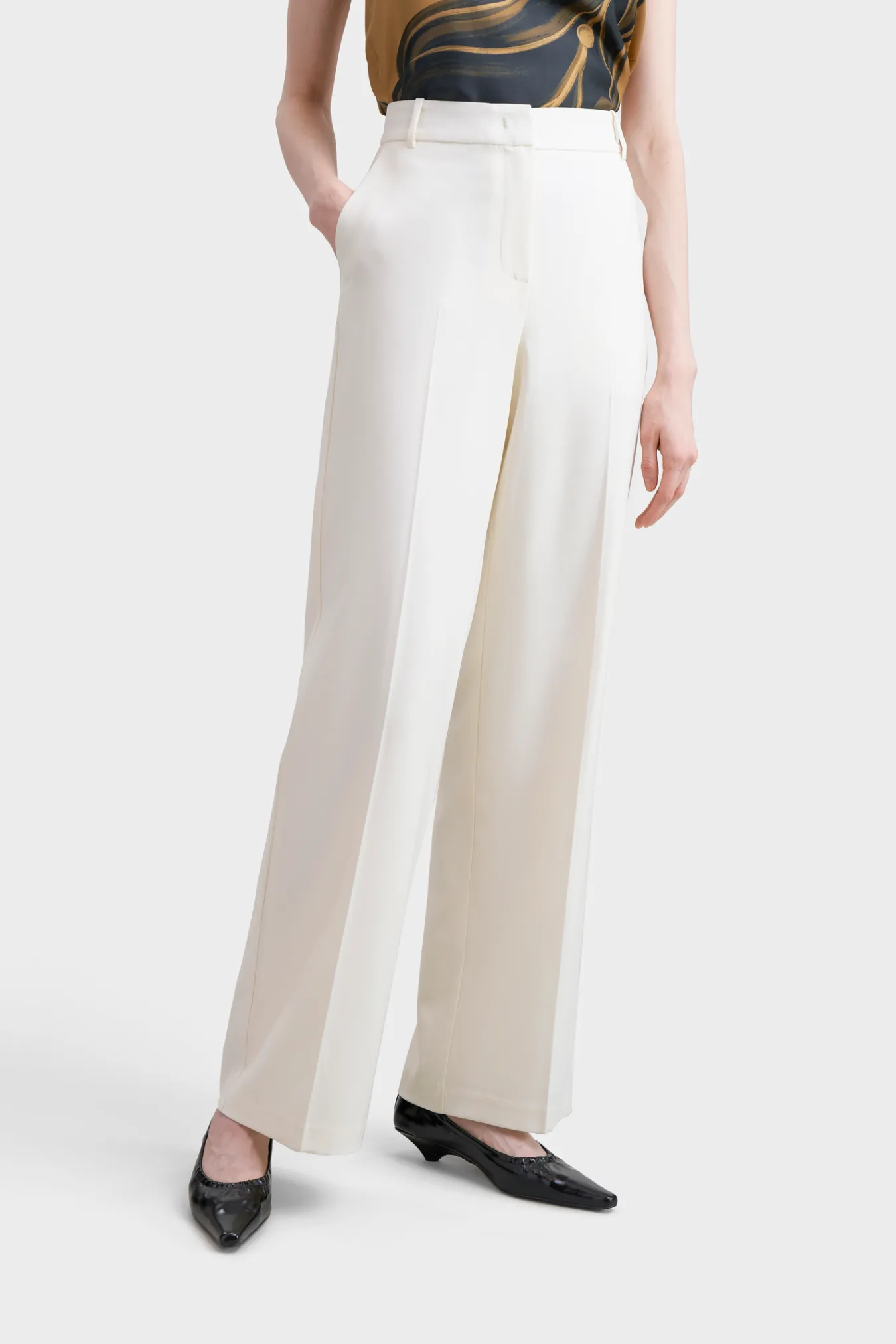 Классические брюки из премиальной шерсти