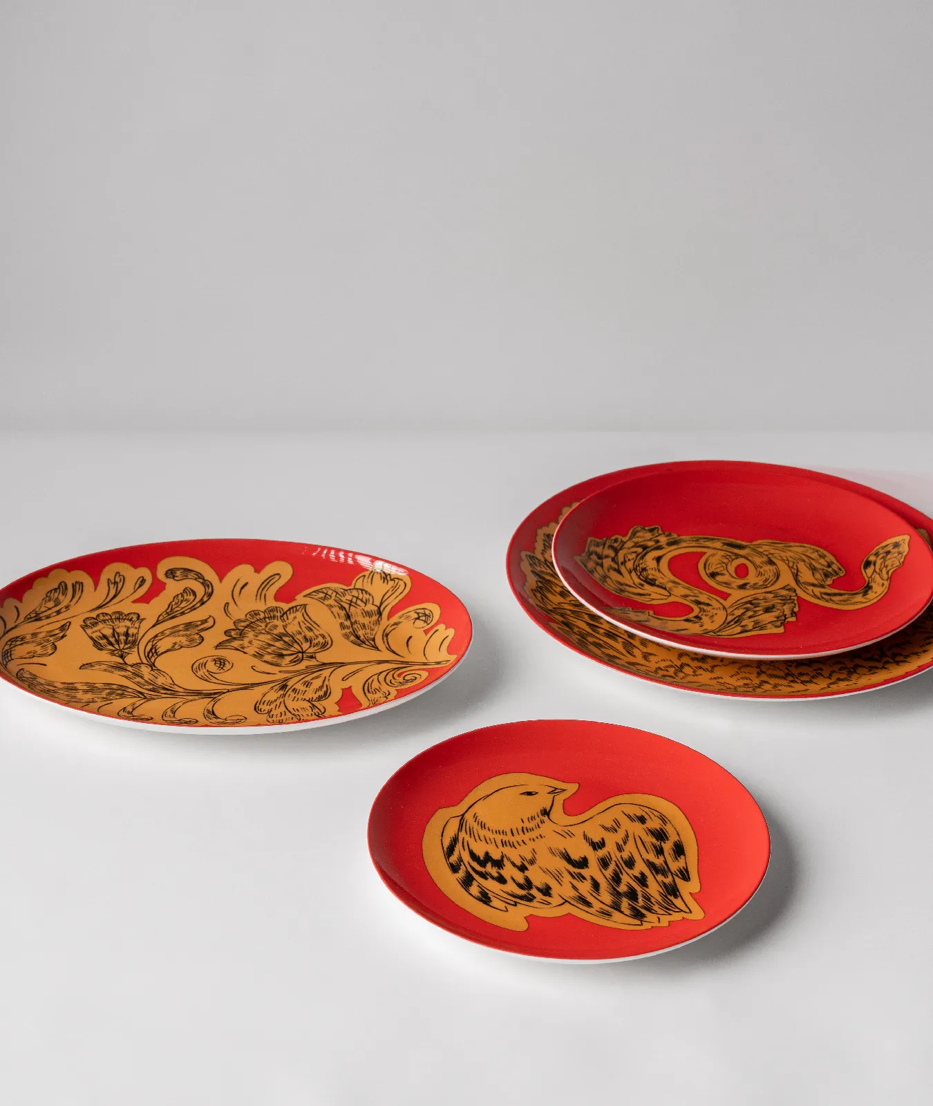 Блюдо овальное, коллекция «Золотые перья на красном»