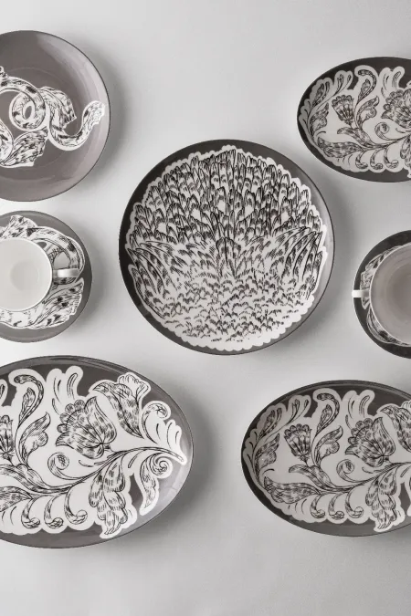 Блюдо овальное, коллекция «Перья на черном»