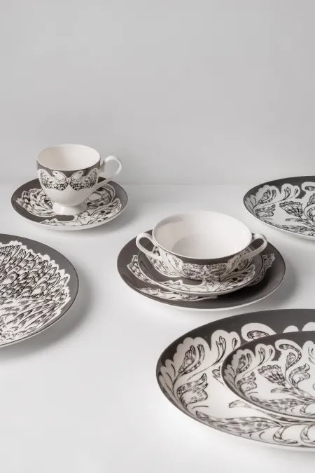 Тарелка овальная, коллекция «Перья на черном»