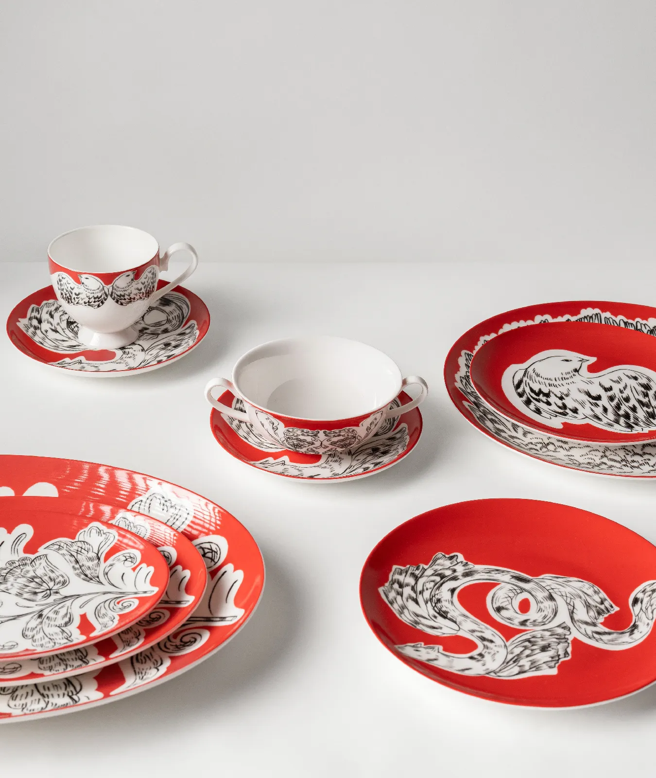 Блюдо овальное, коллекция «Перья на красном»