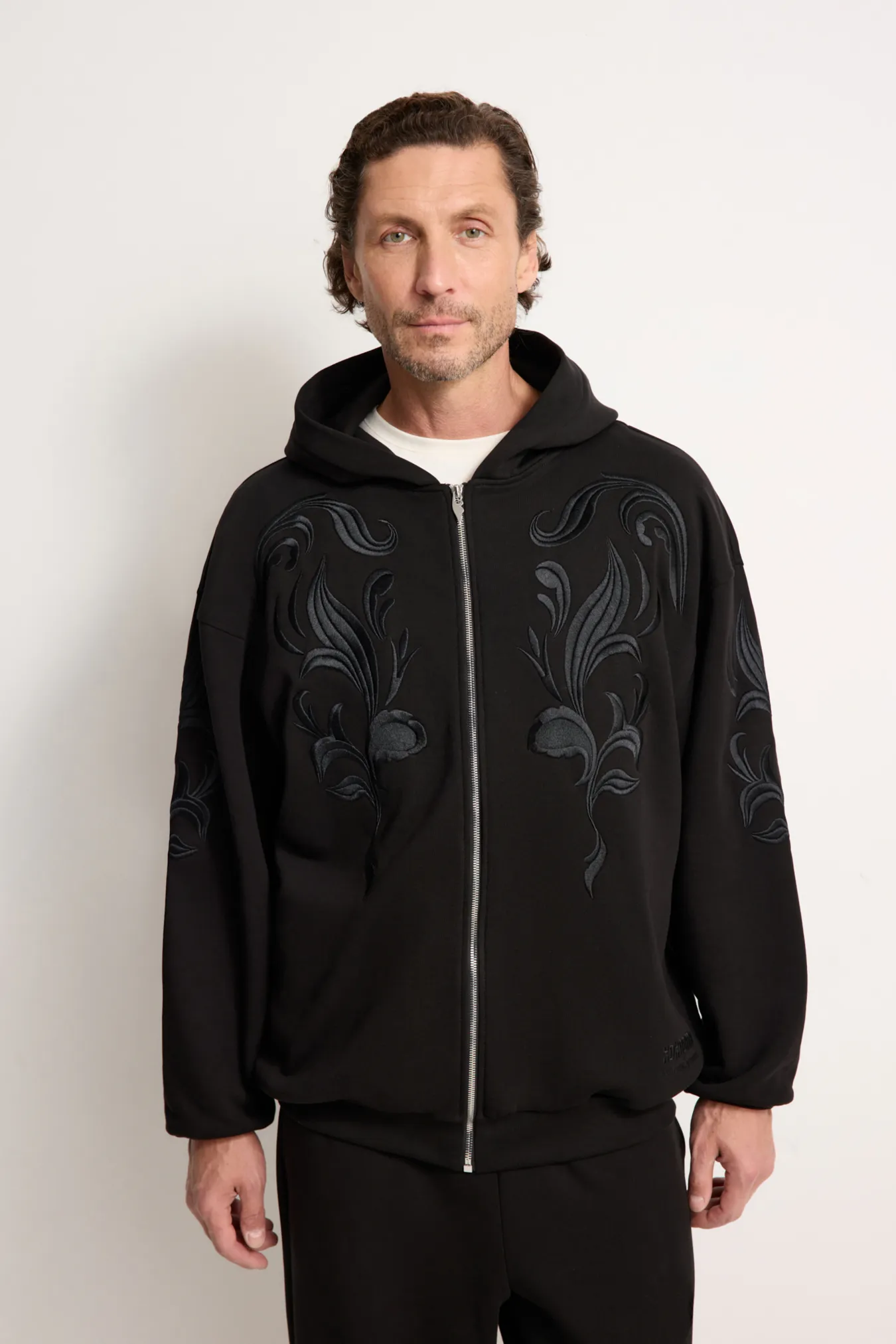 Мужское хлопковое худи на молнии с вышивкой