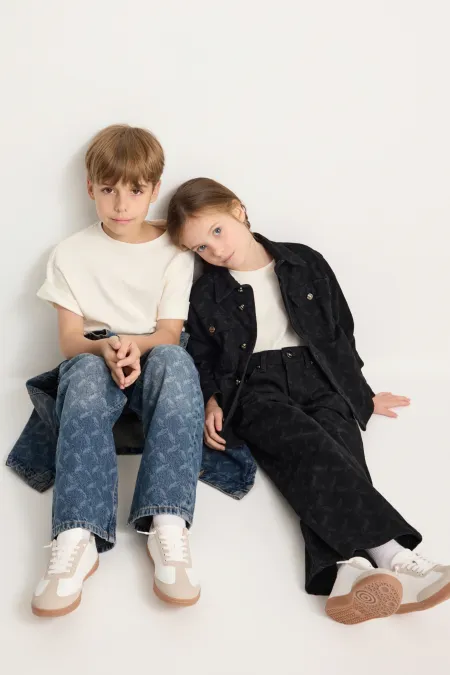 Детские джинсы с паттерном