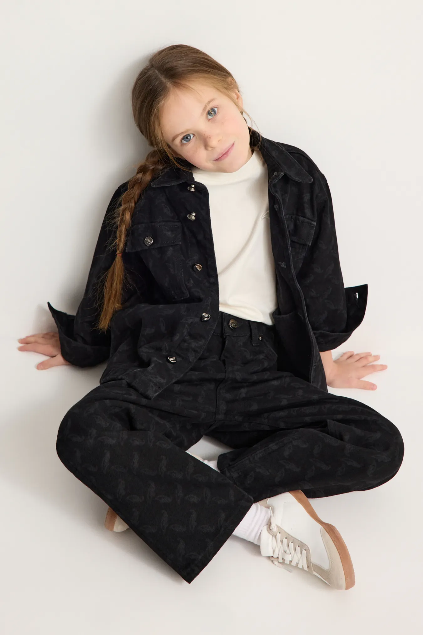 Детские джинсы с паттерном