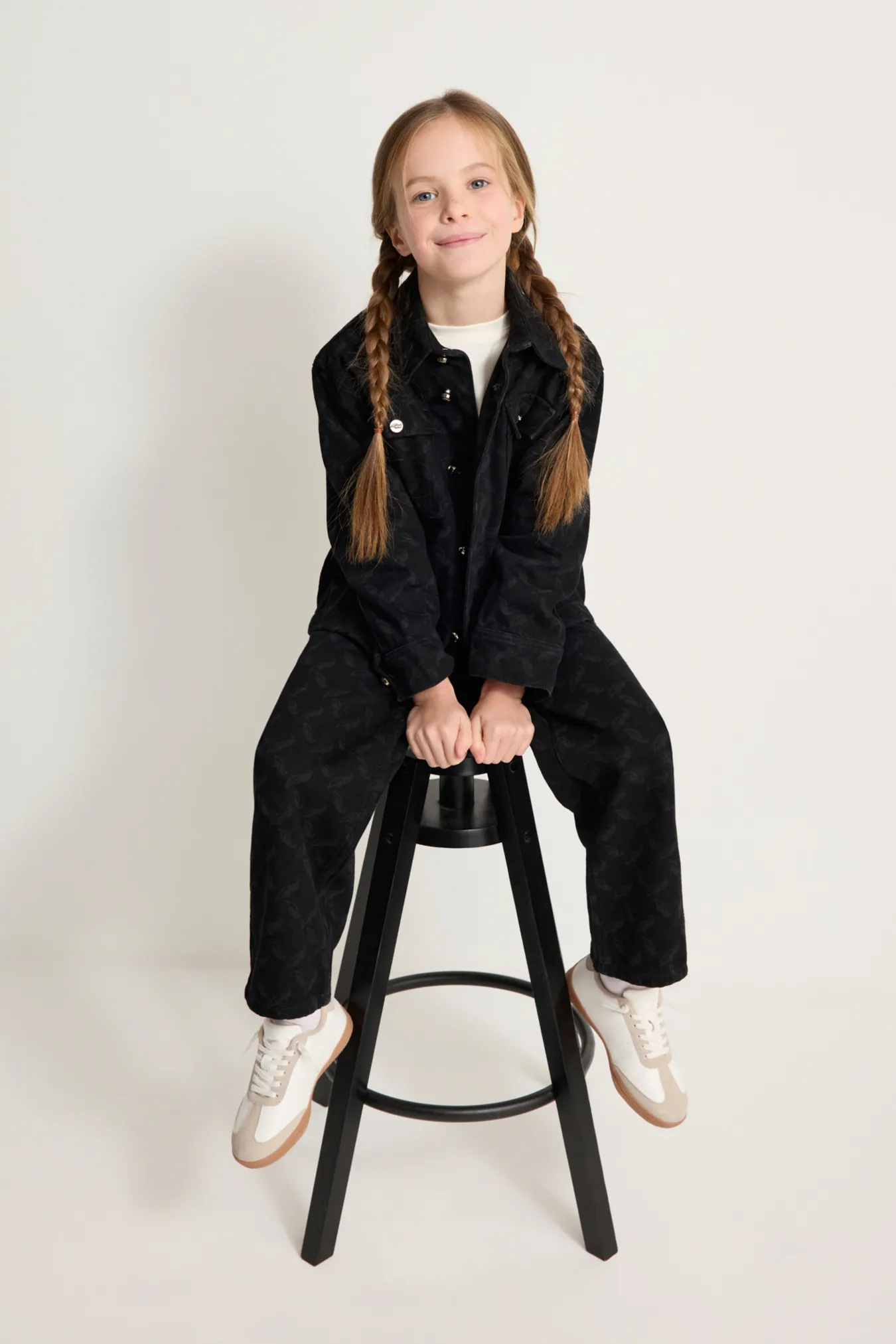 Детские джинсы с паттерном